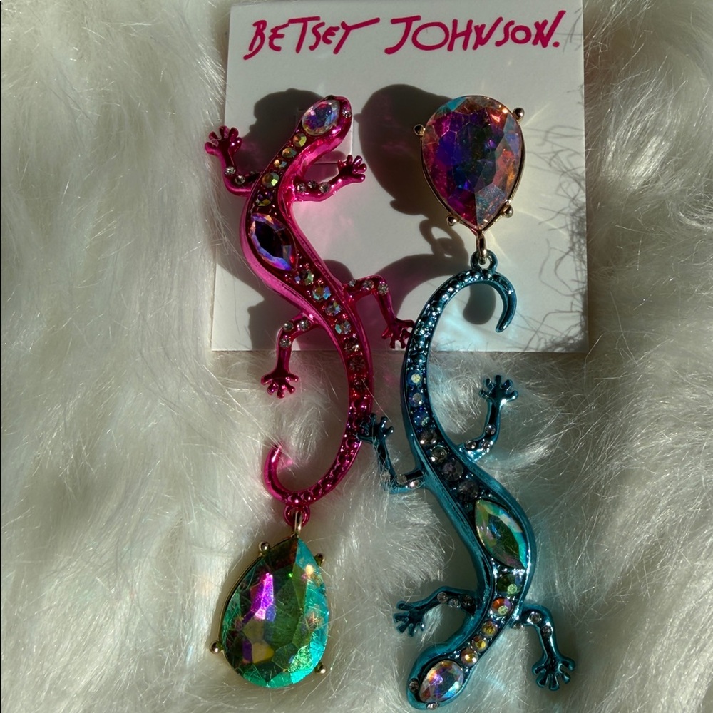 🦎 NWT Retired Betsey Johnson 🦎Pink fuchsia teal gecko  Statement dangle earrings